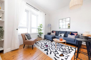 JOIVY Cosy Flat Next to Haymarket Station